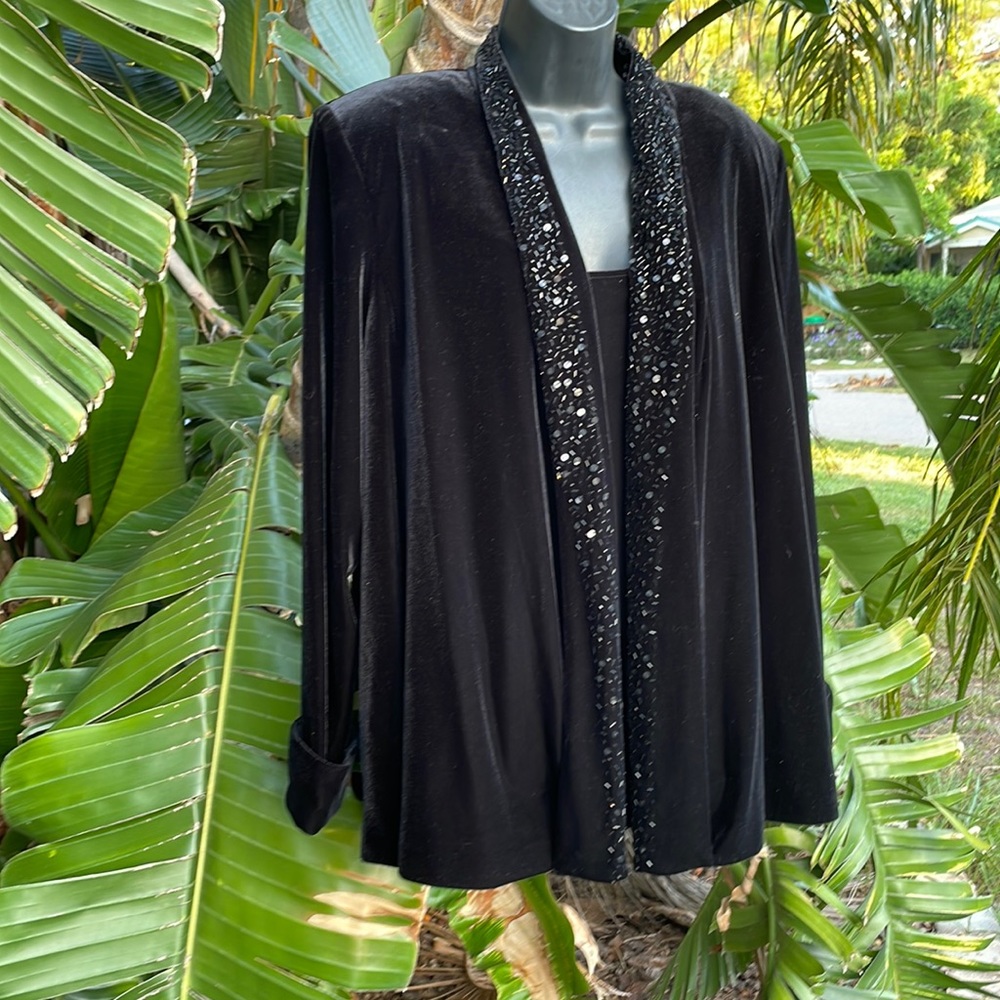 JR nights by Caliendo stretch velvet two piece beaded jacket and top